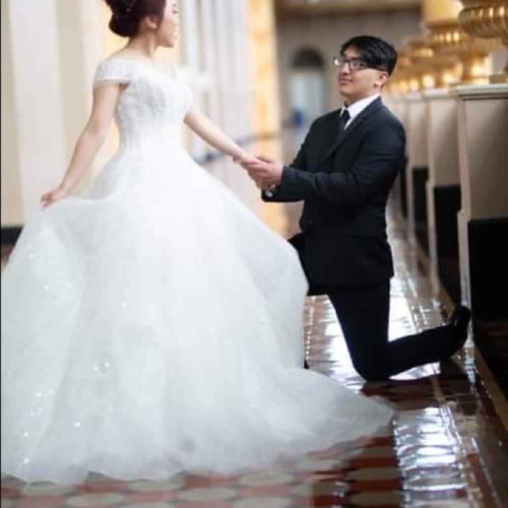 Wedding dress - Picture 2 of 2